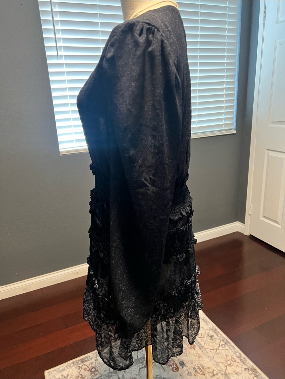 Elegant Blue and Black  V-Neck Ruffle Mini Dress. Size M - Picture 5 of 8